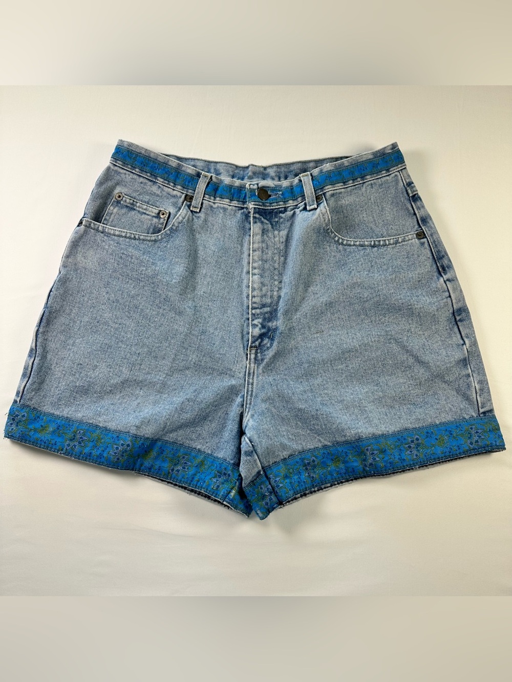 Vintage Bill Blass Jean Shorts Womens 12 Blue Floral Trim Mom Jorts Denim